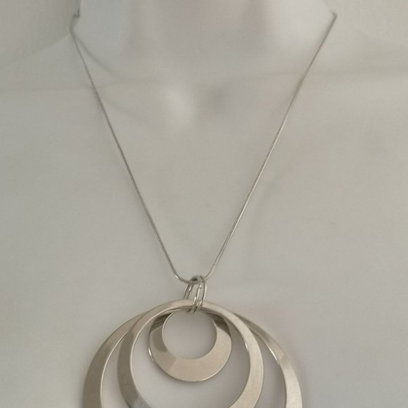 Fashion Necklace and Circular Pendant - Picture 3 of 3